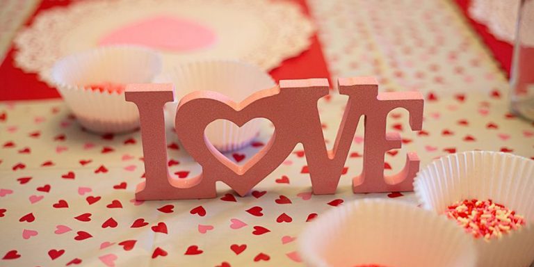 Valentine’s Day Decorating Party